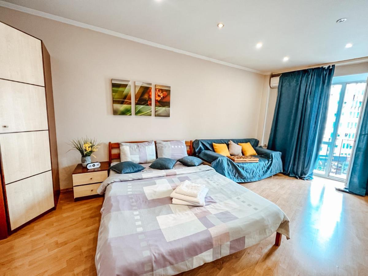 Apartment On Baseina Street Kiev Bagian luar foto